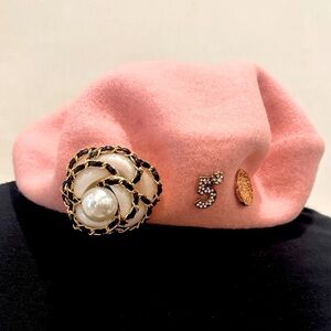 Flonavtex Elegant Women Beret with Chic Pearl Accent Pink Stylish One Size NWOT